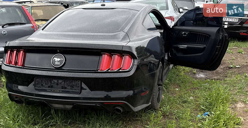 Купе Ford Mustang 2015 в 