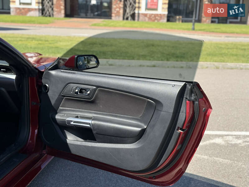 Купе Ford Mustang 2015 в Києві фото 13 Купе Ford Mustang 2015 в Києві