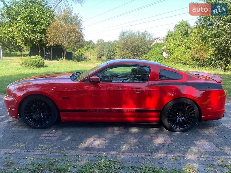 Купе Ford Mustang 2012 в Киеве