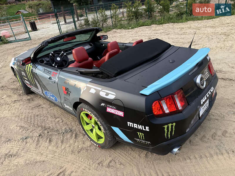 Кабріолет Ford Mustang 2010 в Києві