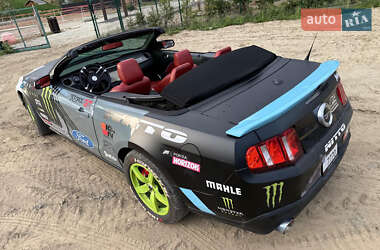 Кабриолет Ford Mustang 2010 в 