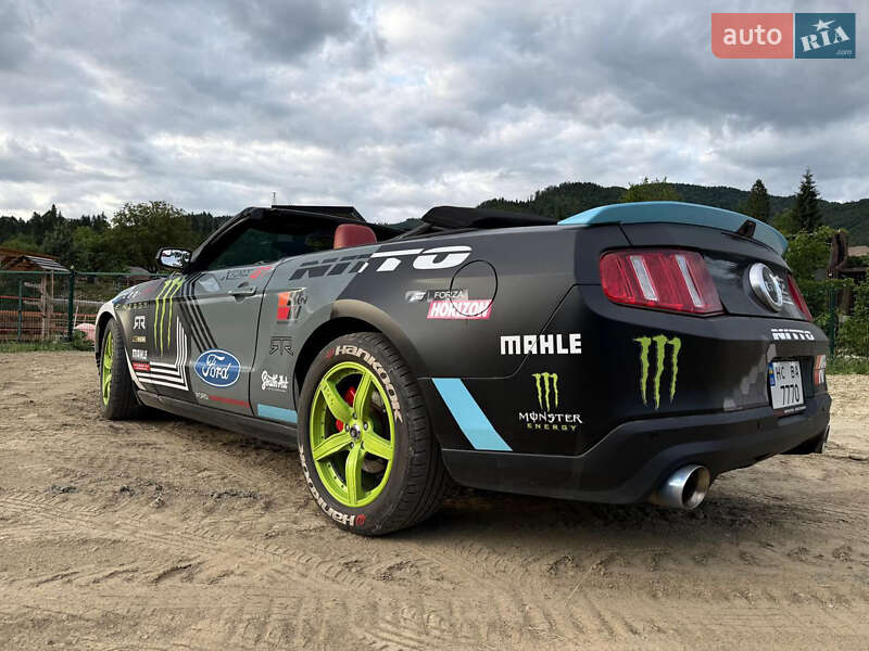 Кабріолет Ford Mustang 2010 в Києві