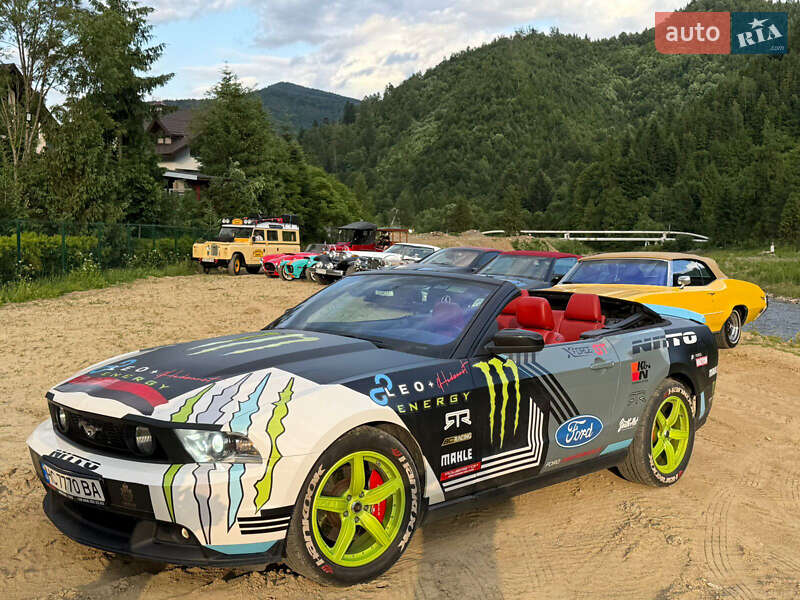 Кабріолет Ford Mustang 2010 в Києві