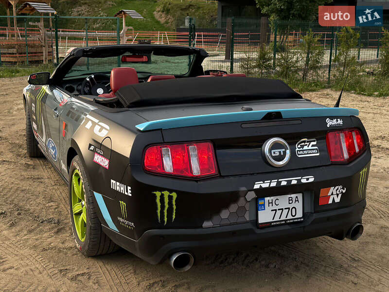 Кабріолет Ford Mustang 2010 в Києві