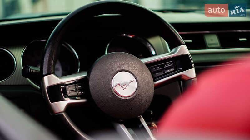 Кабріолет Ford Mustang 2010 в Києві