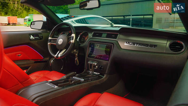 Кабріолет Ford Mustang 2010 в Києві