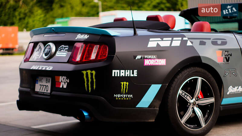 Кабріолет Ford Mustang 2010 в Києві