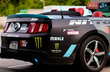 Кабриолет Ford Mustang 2010 в 