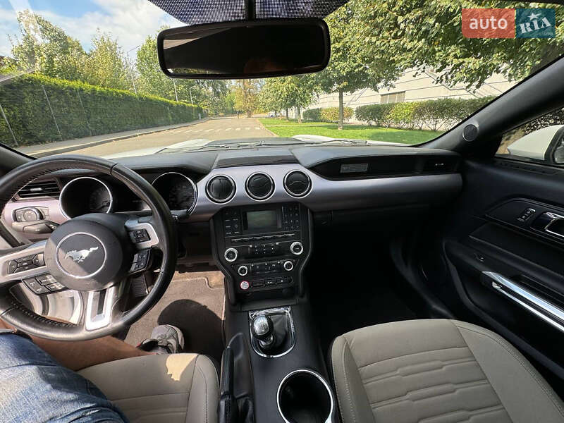 Купе Ford Mustang 2015 в Киеве фото 7 Купе Ford Mustang 2015 в Киеве