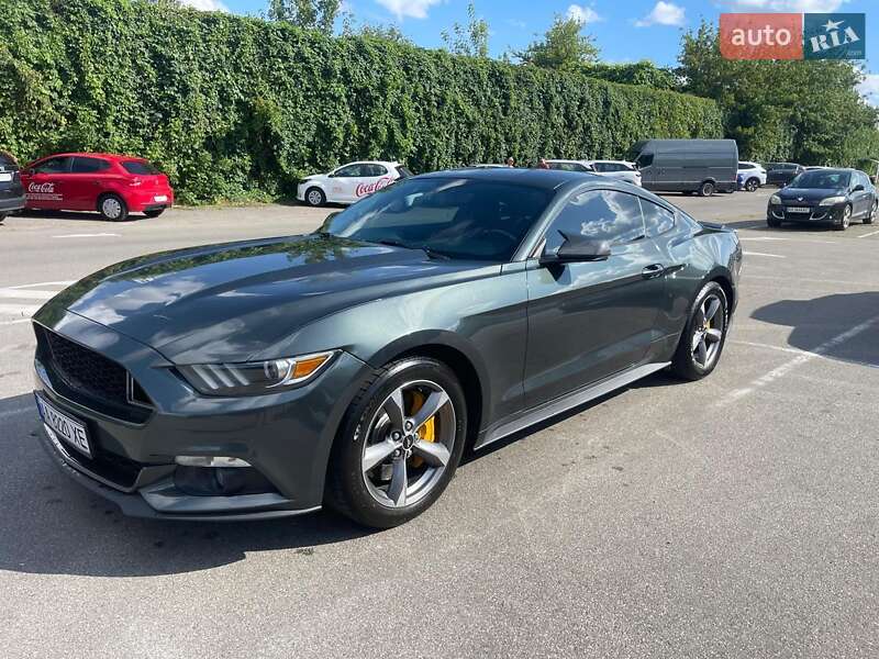 Купе Ford Mustang 2015 в 