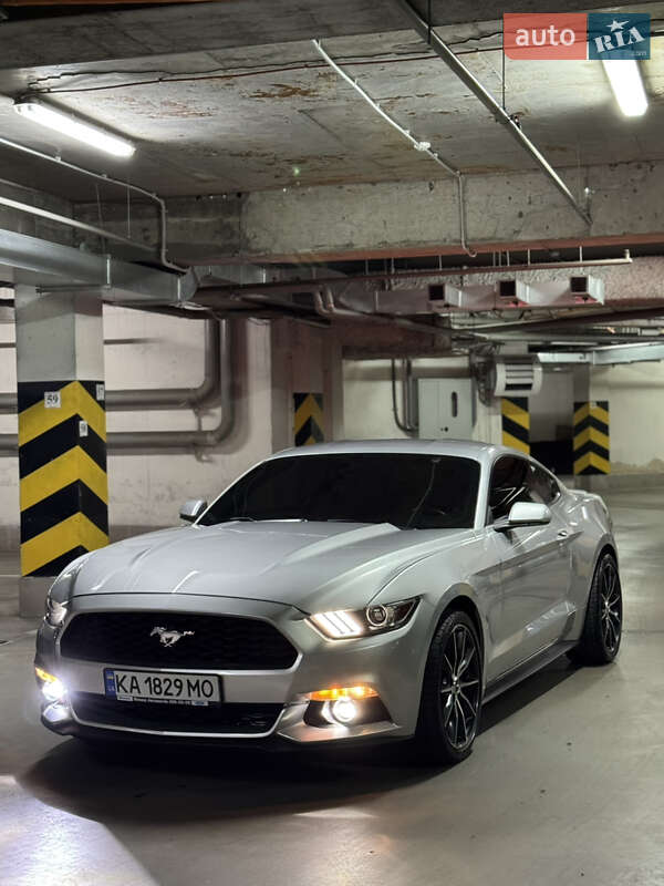 Купе Ford Mustang 2015 в Києві