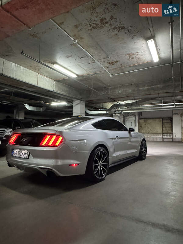 Купе Ford Mustang 2015 в Києві
