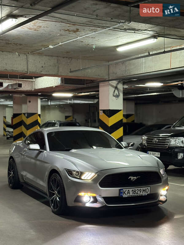 Купе Ford Mustang 2015 в Києві