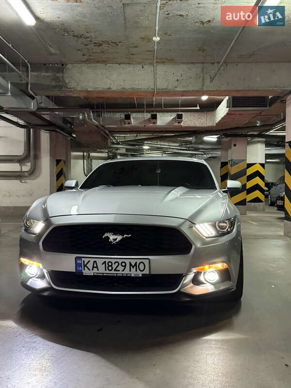 Купе Ford Mustang 2015 в Києві