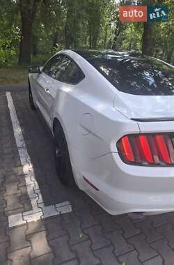 Купе Ford Mustang 2015 в 