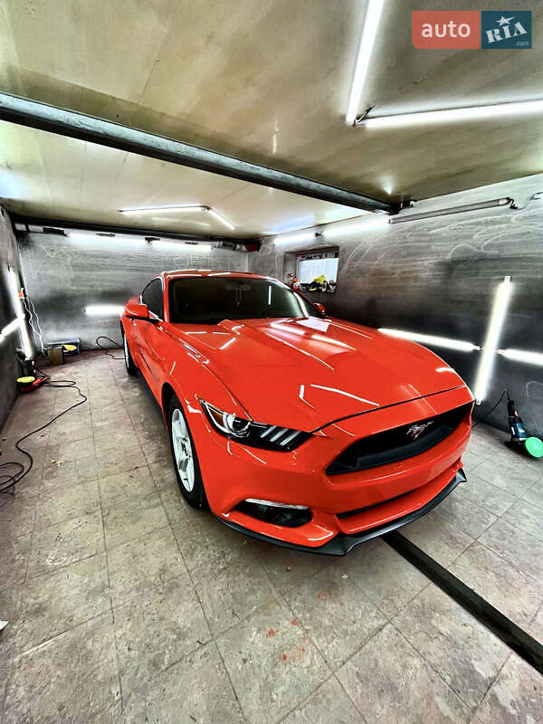 Купе Ford Mustang 2015 в Львове
