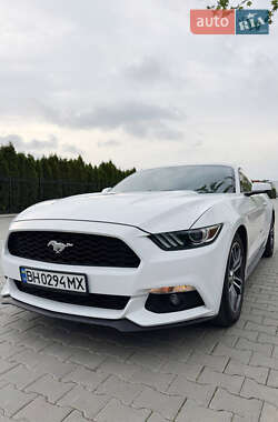 Купе Ford Mustang 2017 в 