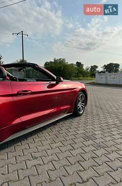 Кабриолет Ford Mustang 2016 в 