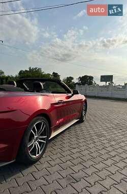 Кабриолет Ford Mustang 2016 в 