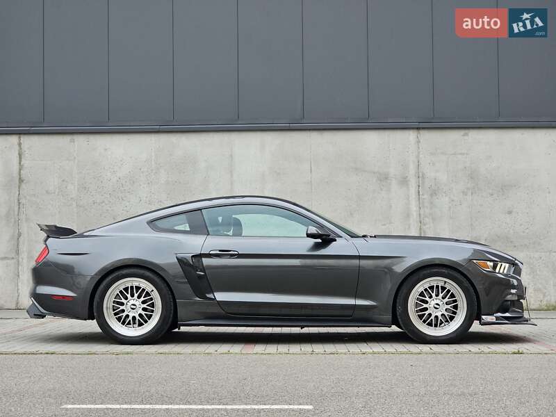 Купе Ford Mustang 2016 в Киеве