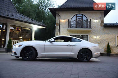 Купе Ford Mustang 2017 в 