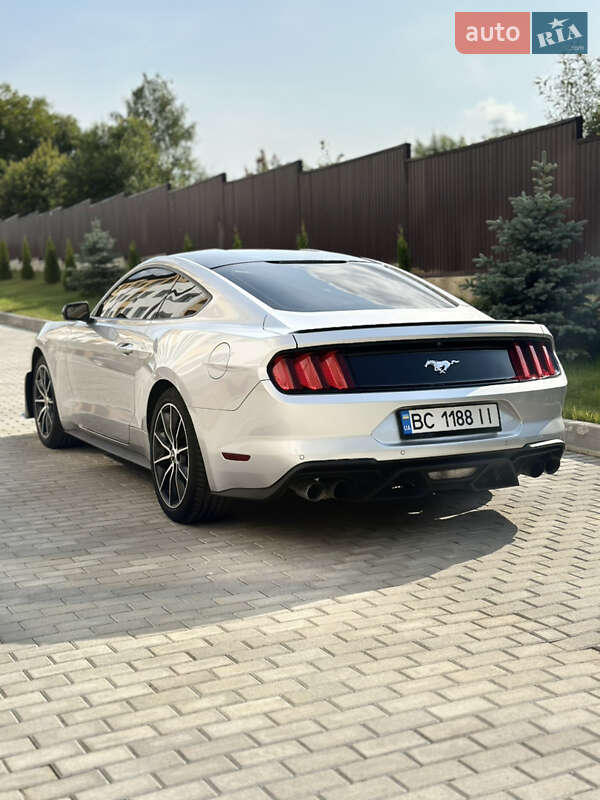 Купе Ford Mustang 2016 в Львове
