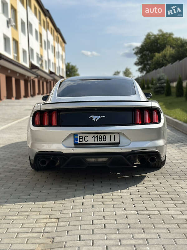Купе Ford Mustang 2016 в Львове