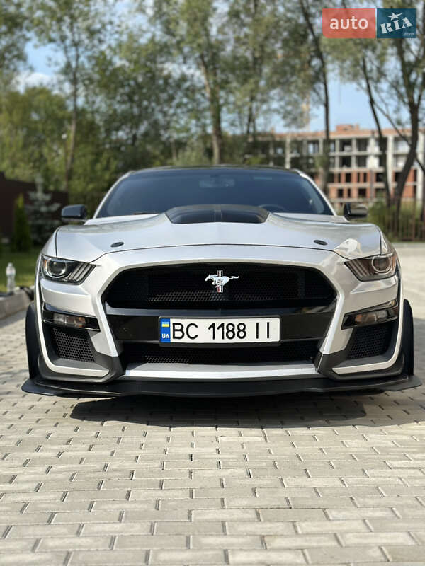 Купе Ford Mustang 2016 в Львове
