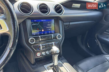 Кабриолет Ford Mustang 2019 в 