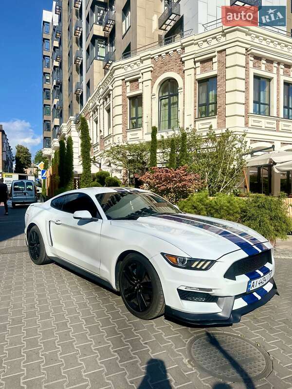 Купе Ford Mustang 2015 в 