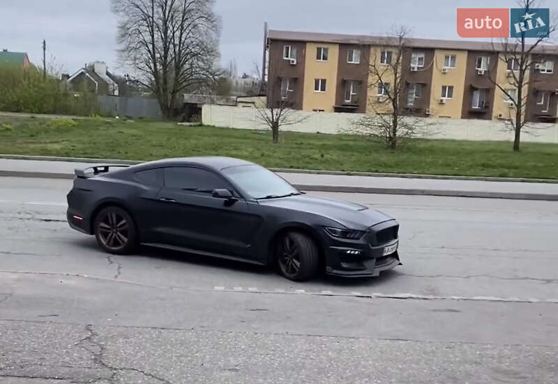 Купе Ford Mustang 2015 в Львове