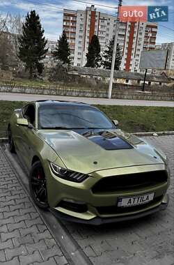 Купе Ford Mustang 2015 в 