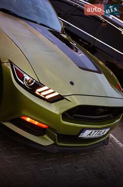Купе Ford Mustang 2015 в 
