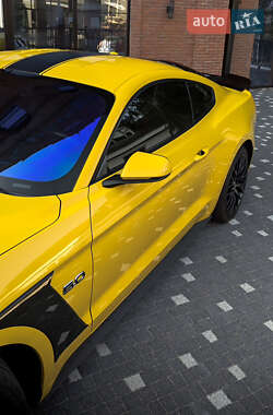 Купе Ford Mustang 2014 в 