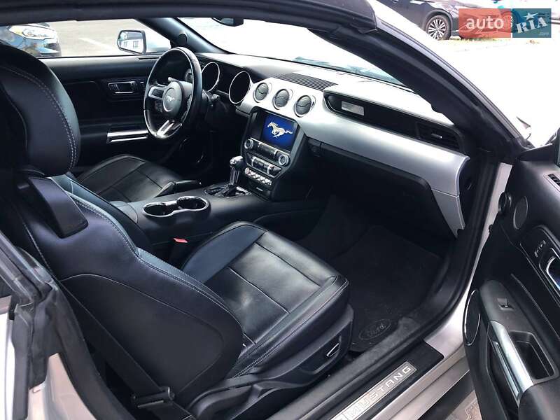 Кабриолет Ford Mustang 2016 в Киеве