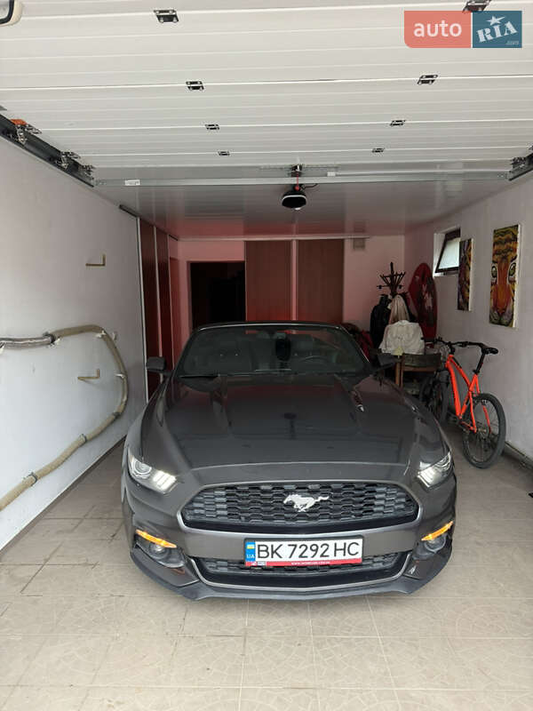 Кабриолет Ford Mustang 2017 в Ровно