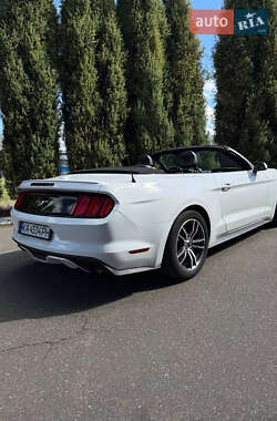 Кабриолет Ford Mustang 2016 в 