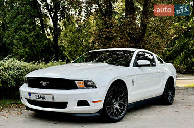 Купе Ford Mustang 2011 в Львове