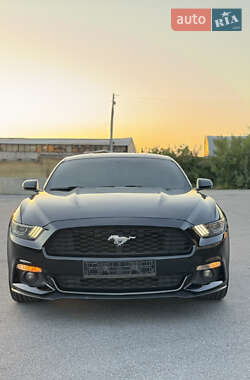 Купе Ford Mustang 2015 в 