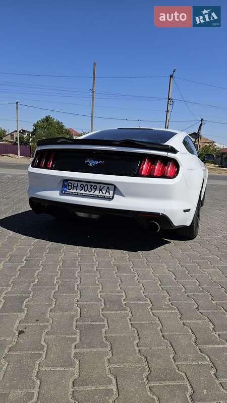 Купе Ford Mustang 2015 в 