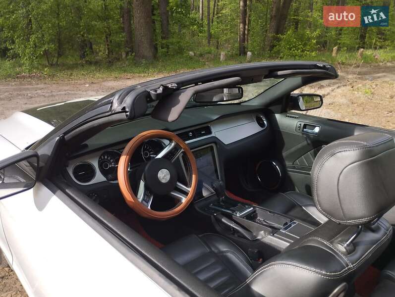 Кабриолет Ford Mustang 2014 в Киеве