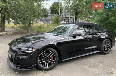 Кабриолет Ford Mustang 2019 в 
