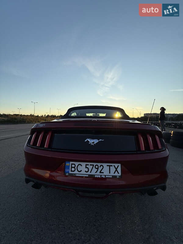 Кабриолет Ford Mustang 2016 в Львове