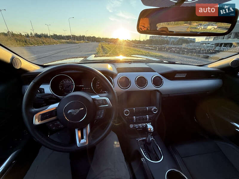 Кабриолет Ford Mustang 2016 в Львове