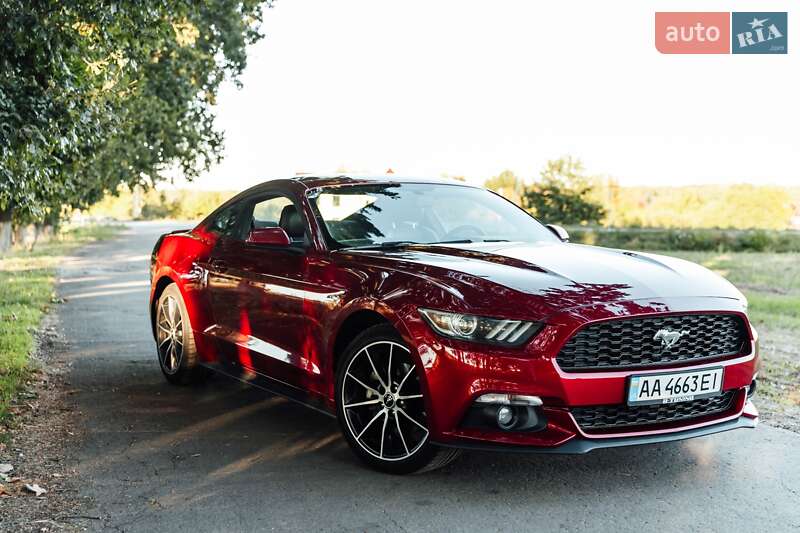 Купе Ford Mustang 2015 в 