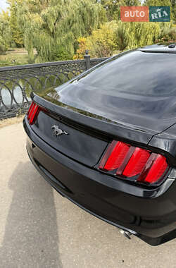 Купе Ford Mustang 2015 в 