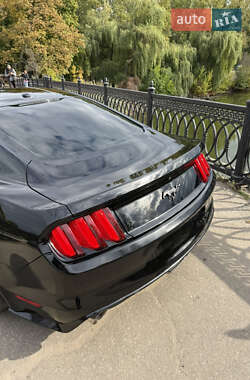 Купе Ford Mustang 2015 в 