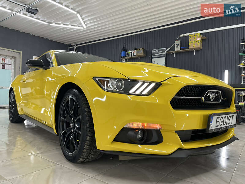 Купе Ford Mustang 2015 в Снятине