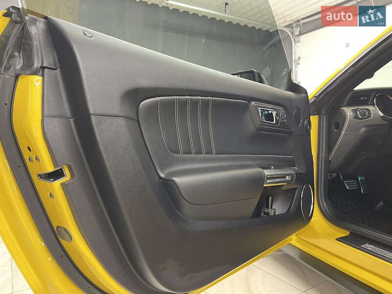 Купе Ford Mustang 2015 в Снятине