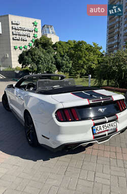 Кабриолет Ford Mustang 2015 в 